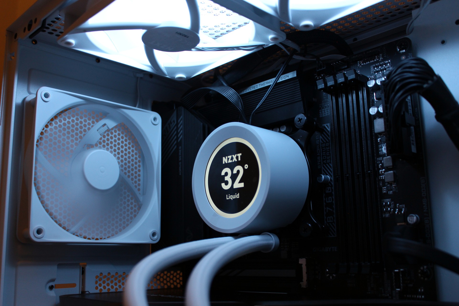 NZXT H5 Flow con Kraken Elite 280, la recensione di una build votata  all'eleganza 