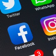 Meta annuncia massicce restrizioni agli adolescenti su Facebook e Instagram