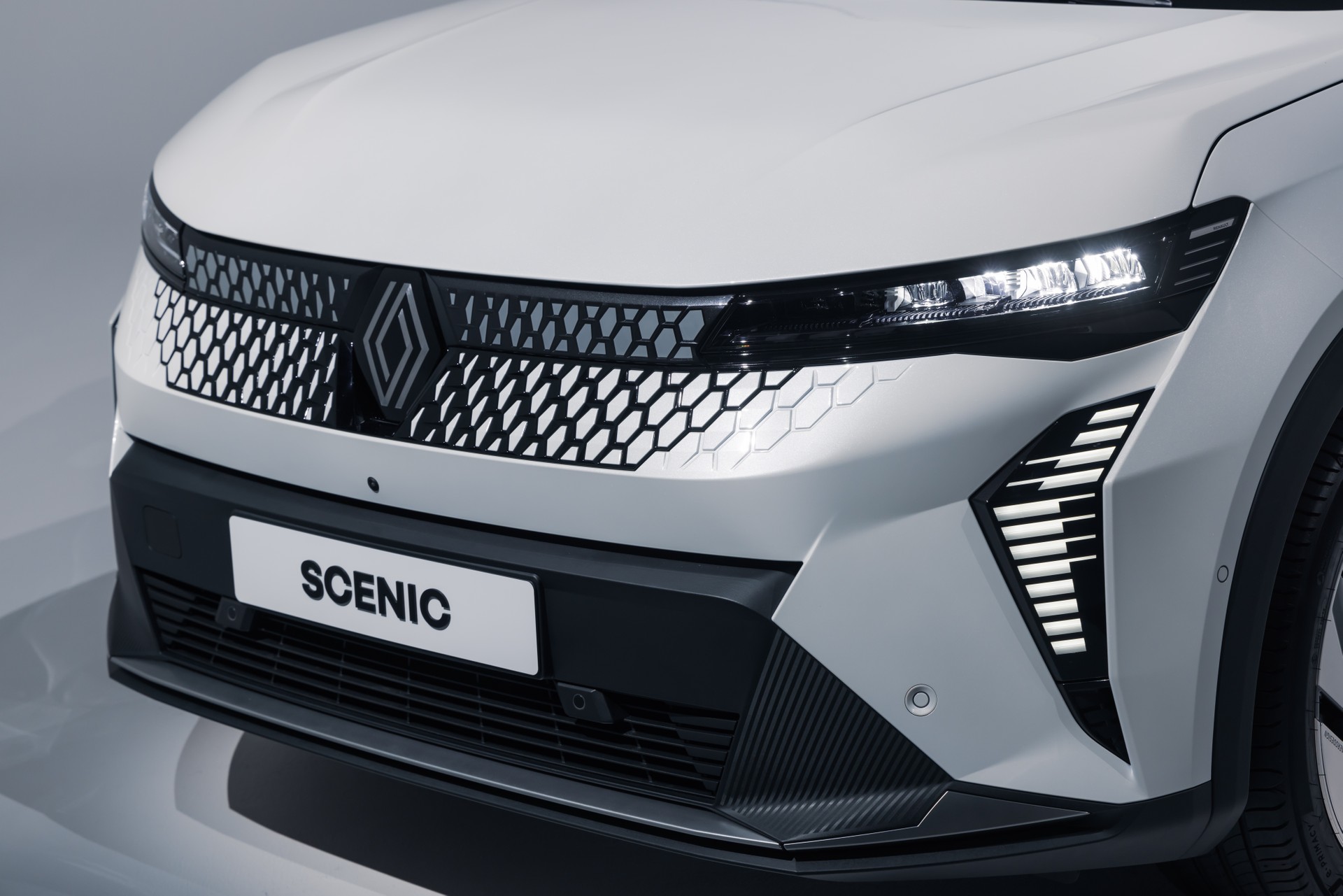 Renault Scenic: nel 2024 cambia tutto 