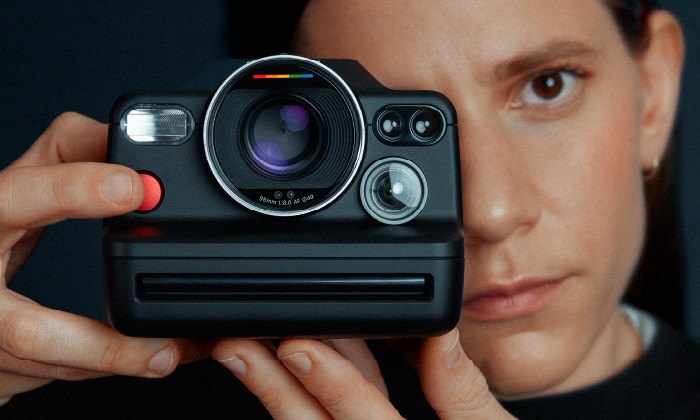 Polaroid I-2 è la fotocamera istantanea con controlli manuali. Ma