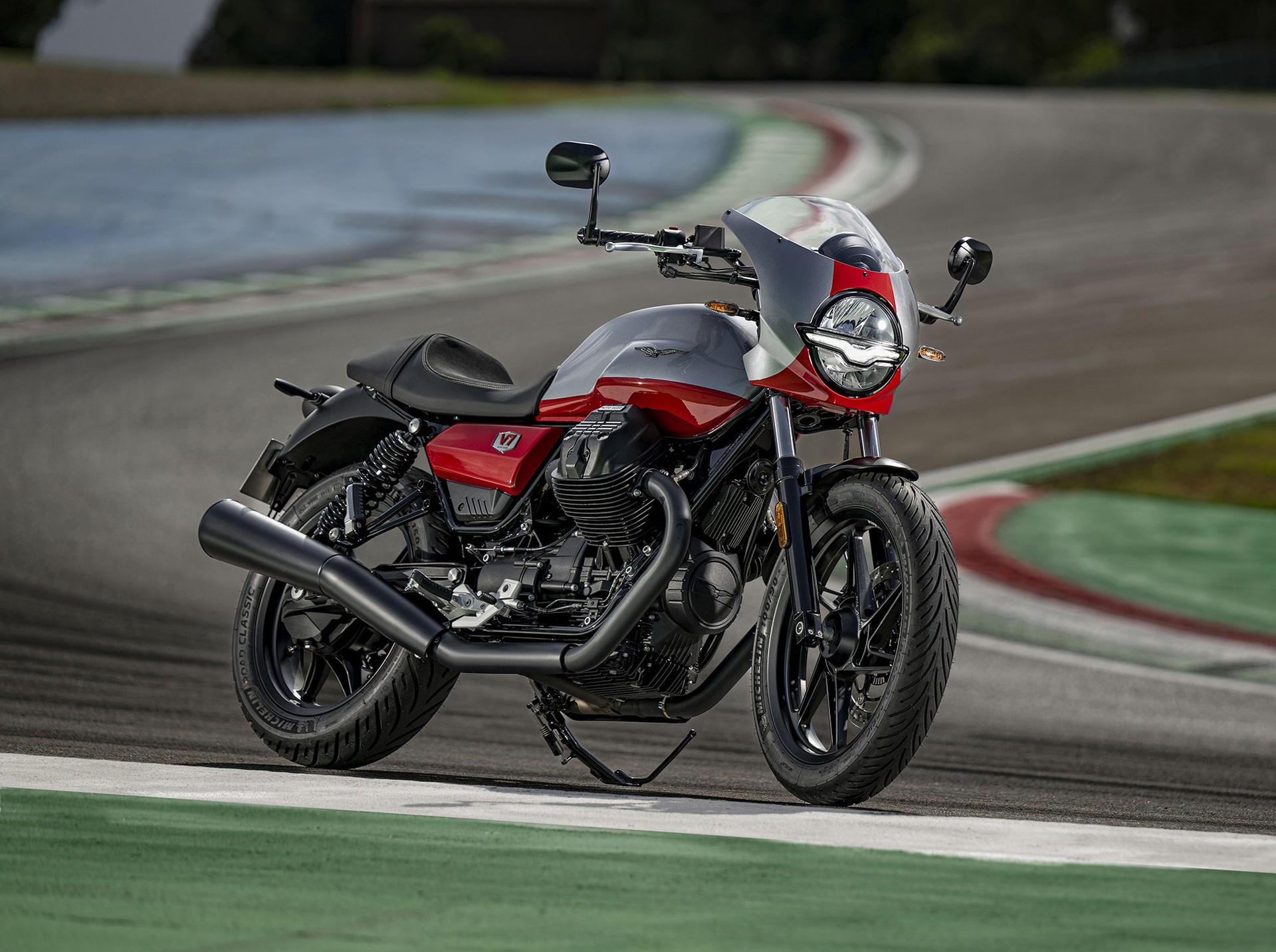 Moto Guzzi V7 Stone Corsa: l'edizione speciale a EICMA 2023