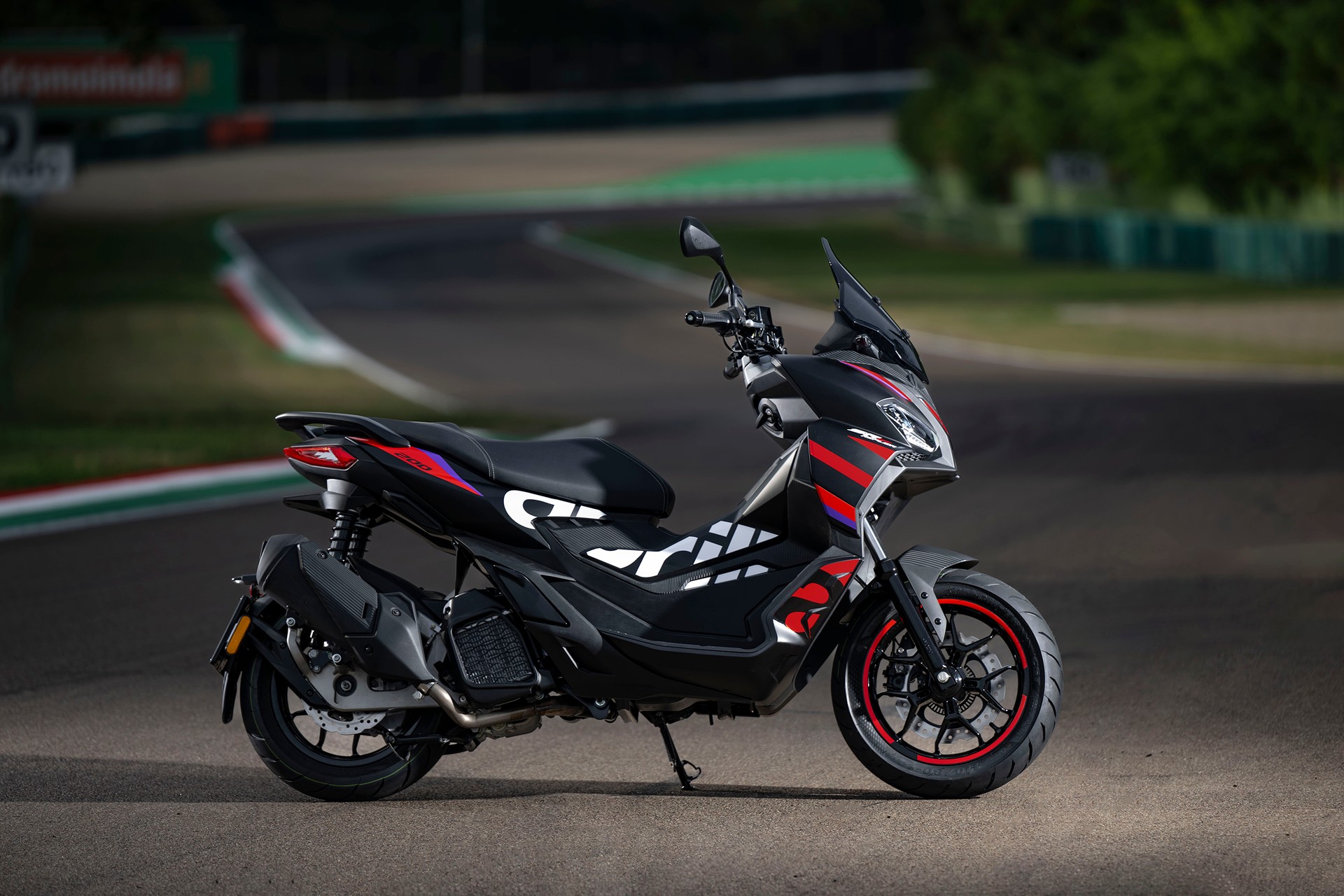 Aprilia presenta el scooter SR GT 125 y 200