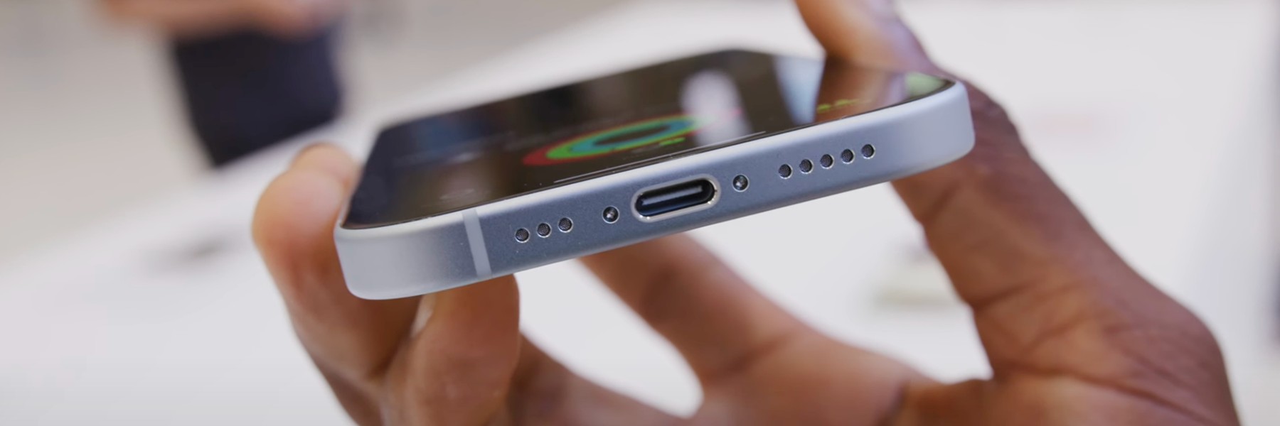 iPhone 15, Apple descrive le possibilità dell’USB-C in un documento di supporto