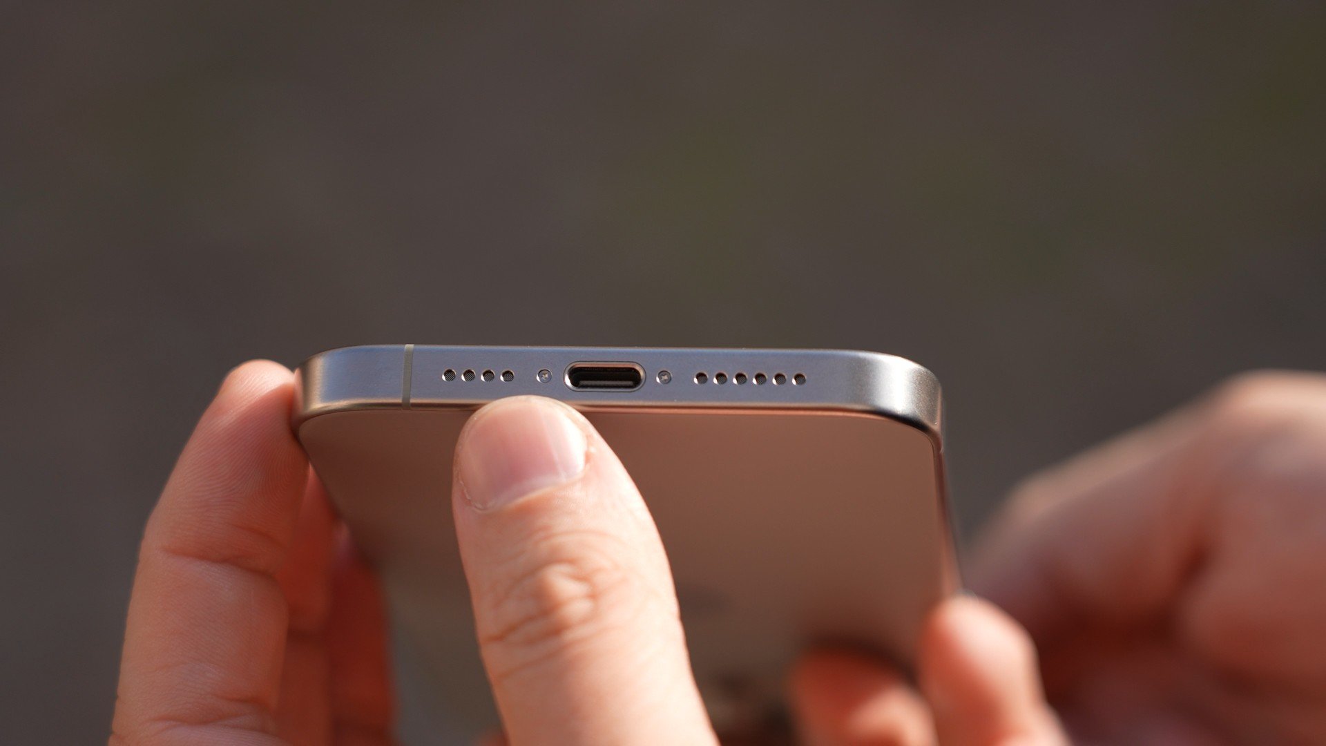 iPhone wireless, senza USB-C? Per lUE non ci sarebbero problemi