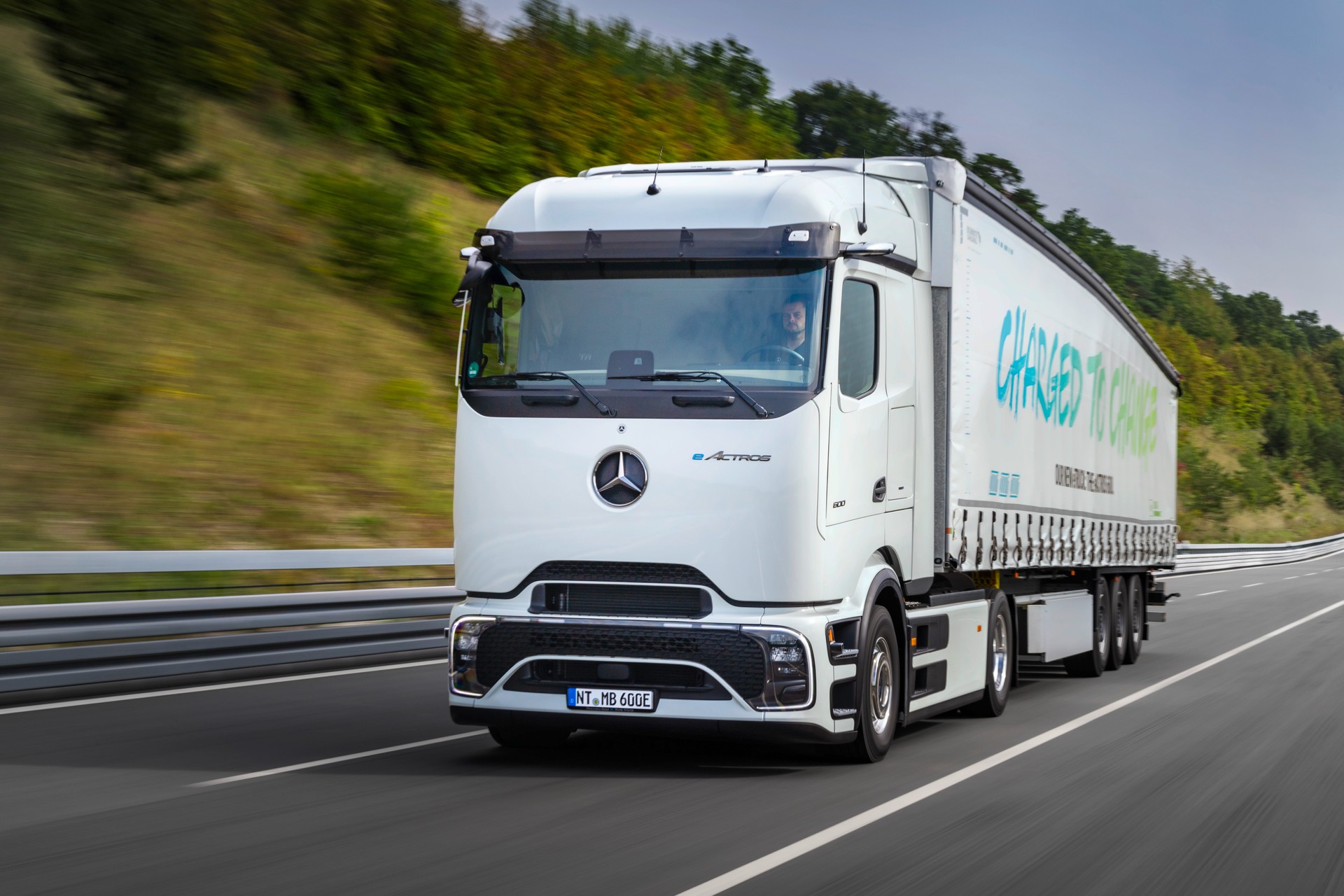 Mercedes eActros 600, the new electric truck makes its debut with 500 kilometers of autonomous driving