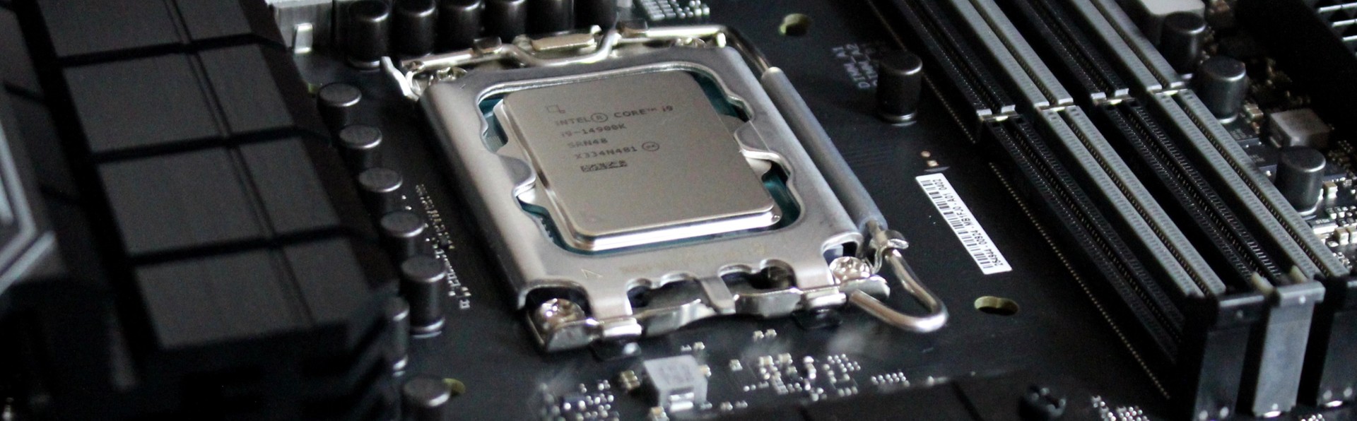 Intel Core i9-14900KF overclocked to 8GHz hits over 1300 FPS in CS2