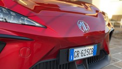 MG4: prova su strada, consumi reali e quale versione scegliere | Video