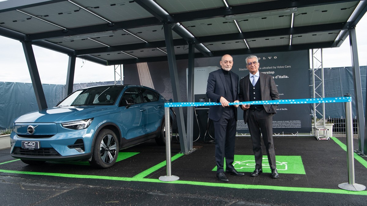 Installata una nuova stazione di ricarica ultrafast da 200 kW per le auto  elettriche