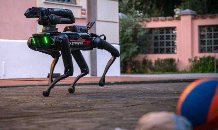 Anche i carabinieri hanno il loro primo cane robot. Benvenuto Saetta! 