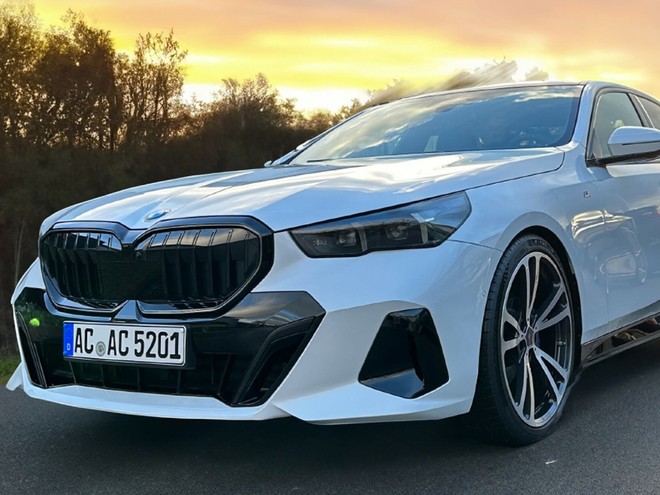 BMW Serie 5 2024, AC Schnitzer prepara dei pacchetti di tuning