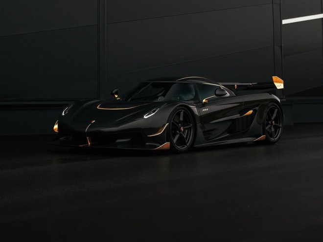 Koenigsegg Jesko Attack, debutta lhypercar con inserti in oro 24 carati