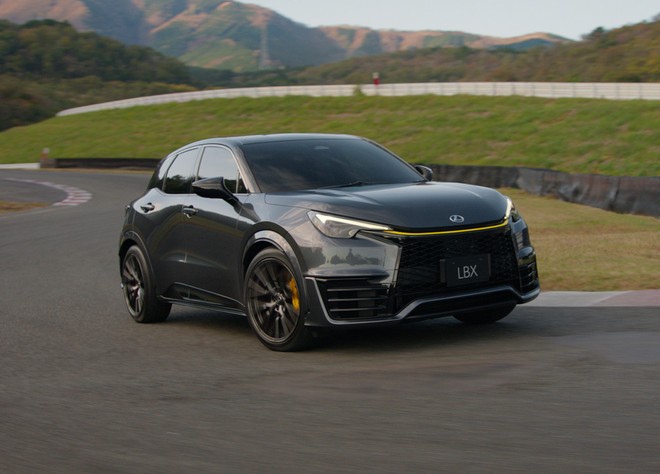 Lexus LBX Morizo RR Concept, crossover sportivo “firmato” da Akio Toyoda