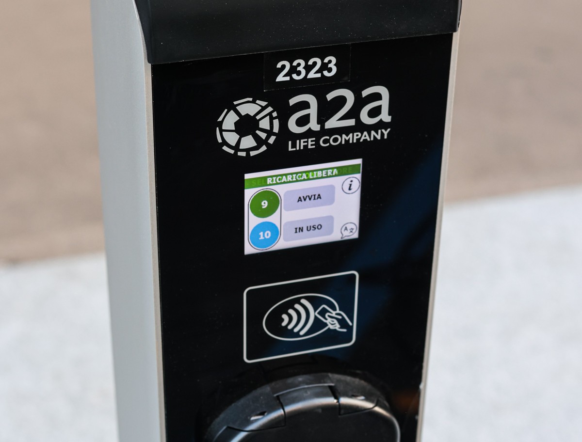 Electric car charging, A2A increases the costs of subscription tariffs