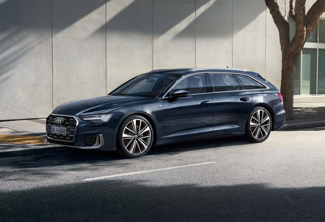 La nuova Audi A7 Avant si mostra durante i test invernali. Foto spia