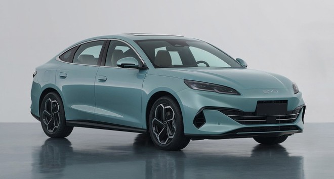 BYD Seal 06, in arrivo una nuova berlina ibrida Plug-in