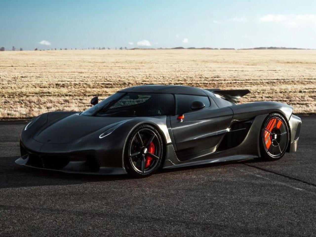 La Koenigsegg Jesko Absolut infrange un nuovo record di velocità