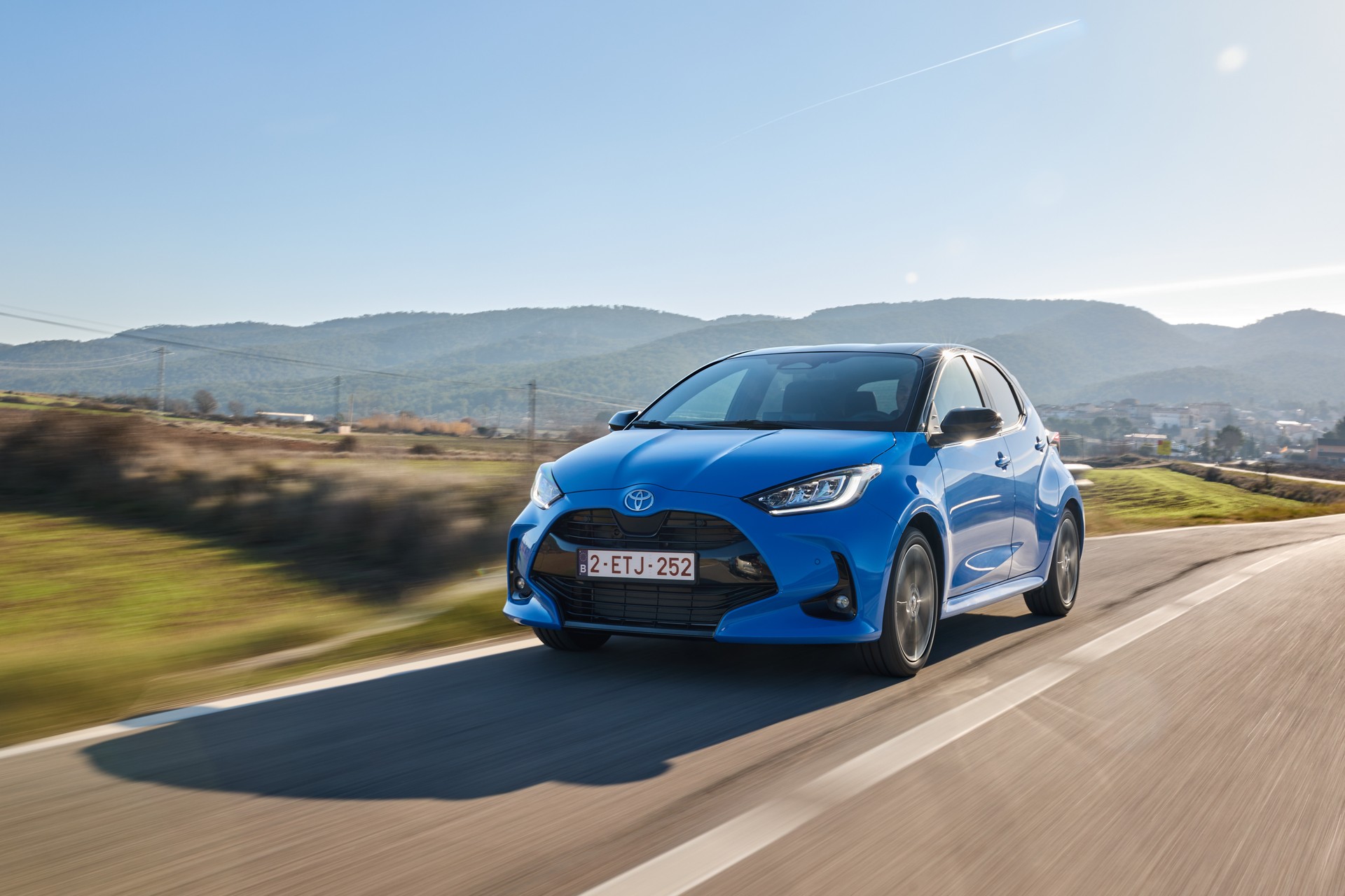 Toyota Yaris Hybrid 2024 versioni, prezzi e prova su strada della 130