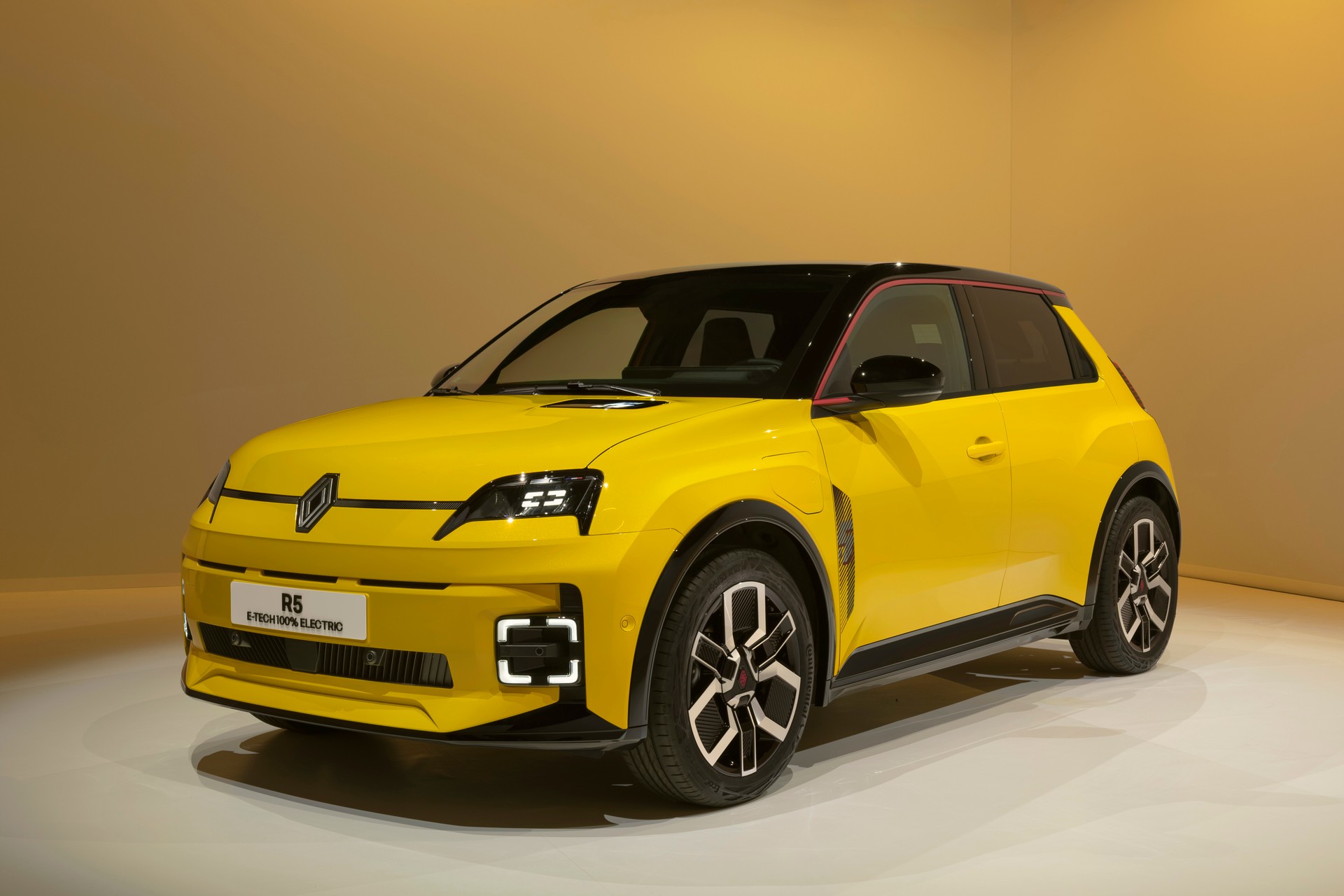 renault-5-e-tech-electric-al-via-gli-ordini-in-italia-allestimenti-e
