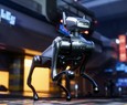 TECNO @MWC: smartphone pieghevole, console AR e cane robot AI | VIDEO