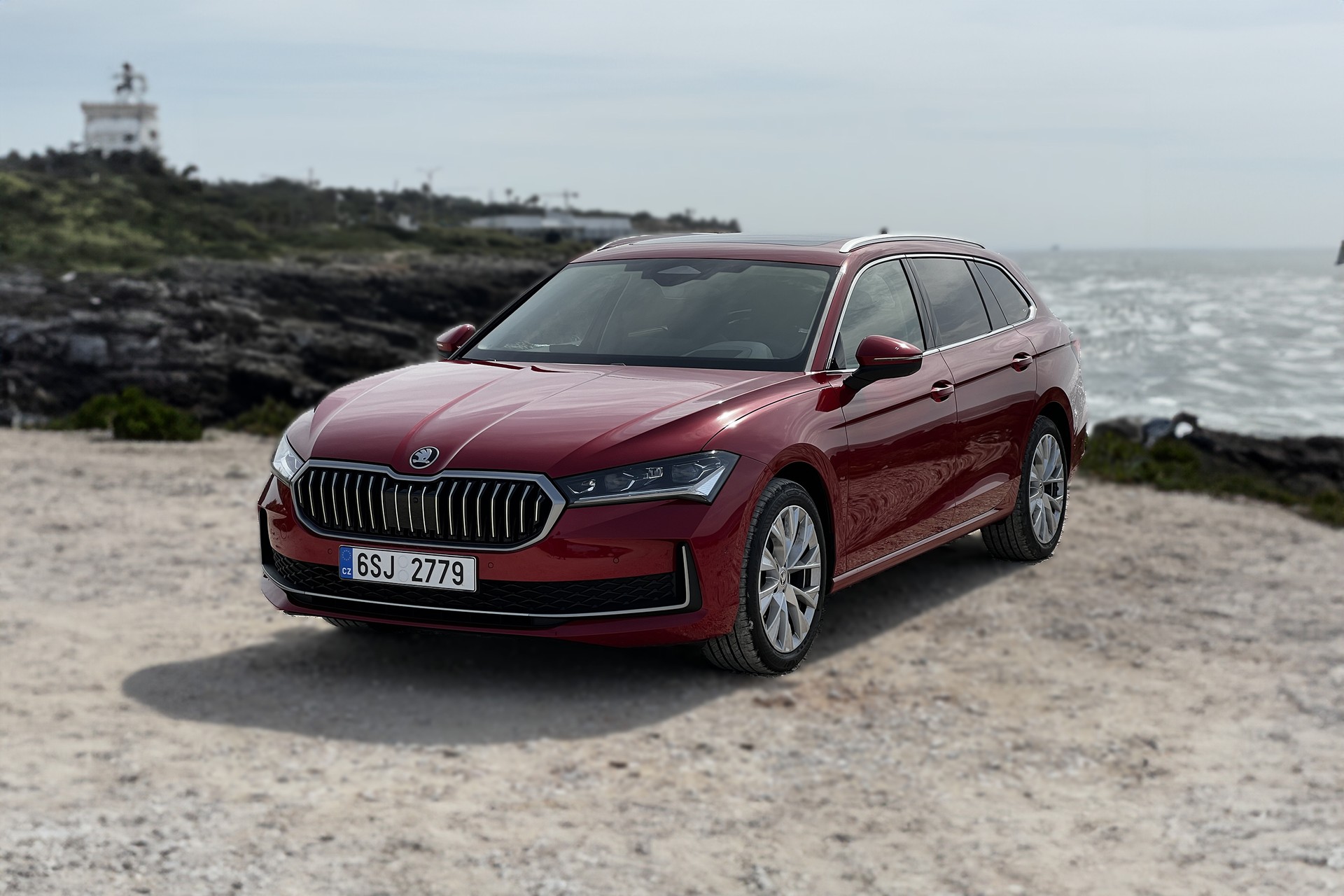 Skoda Superb Wagon: unicorno in un mondo di SUV. Prova su strada | Video