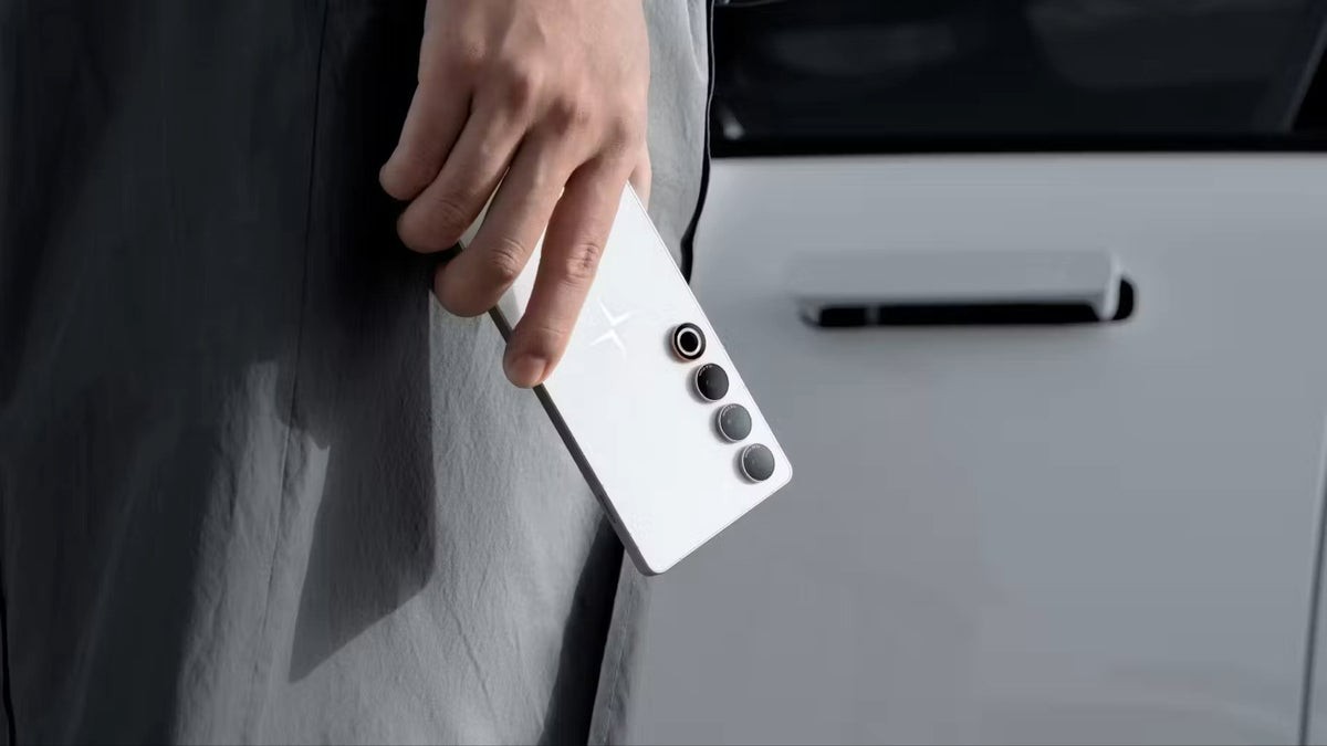 Polestar entra nel mercato smartphone con un Meizu 21 Pro rimarchiato