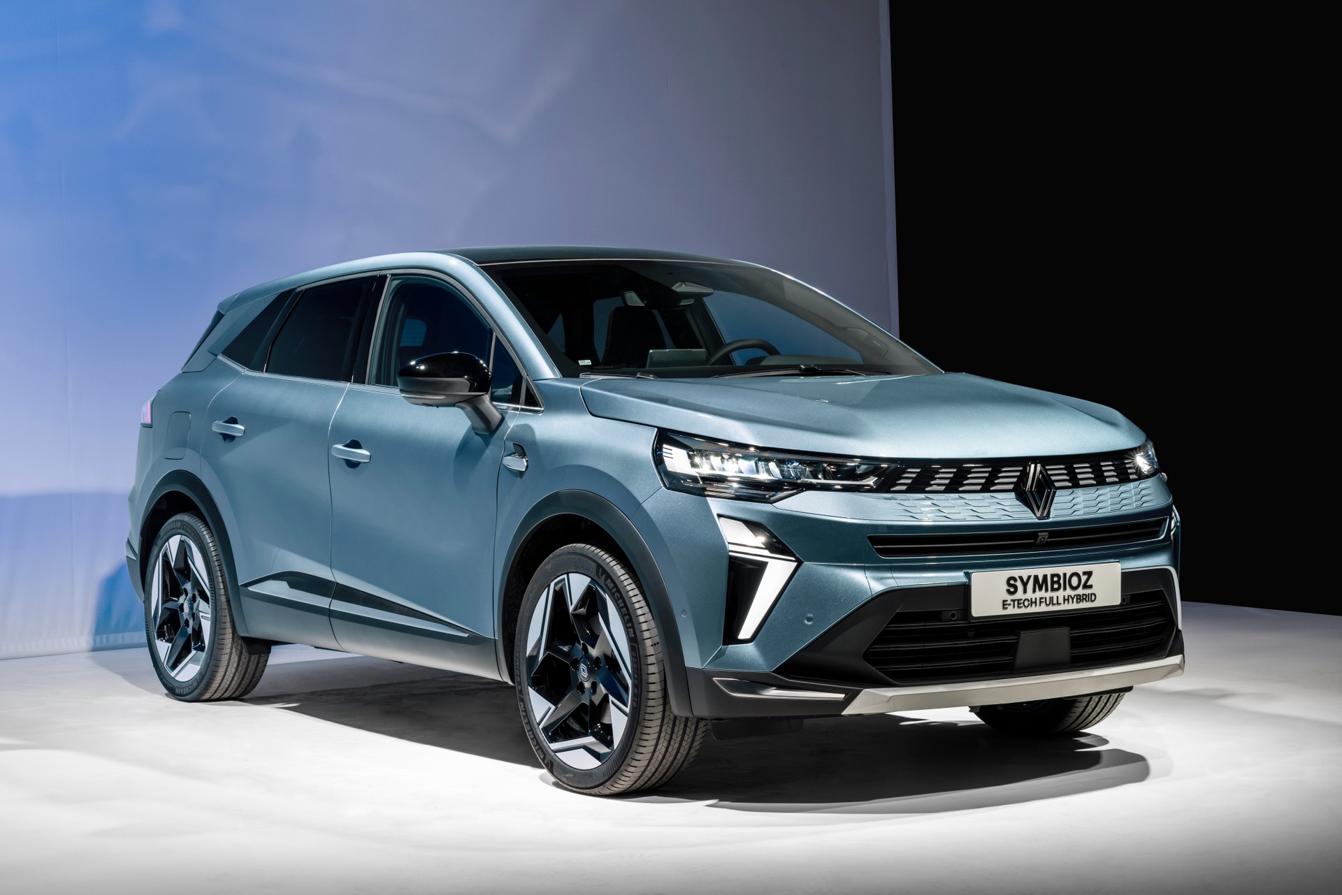 Renault Symbioz, adesso costa di meno: arriva l'allestimento entry level Evolution