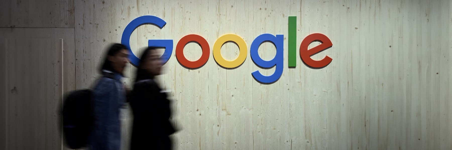 Google despide a cientos de empleados y traslada algunos puestos a India y México