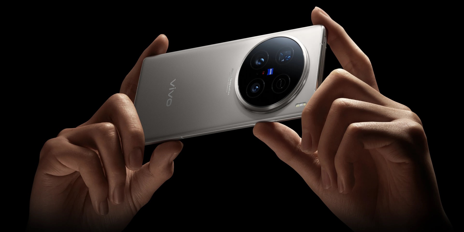 Vivo X100 Ultra ufficiale: SoC Snapdragon, super fotocamere e connettività satellitare