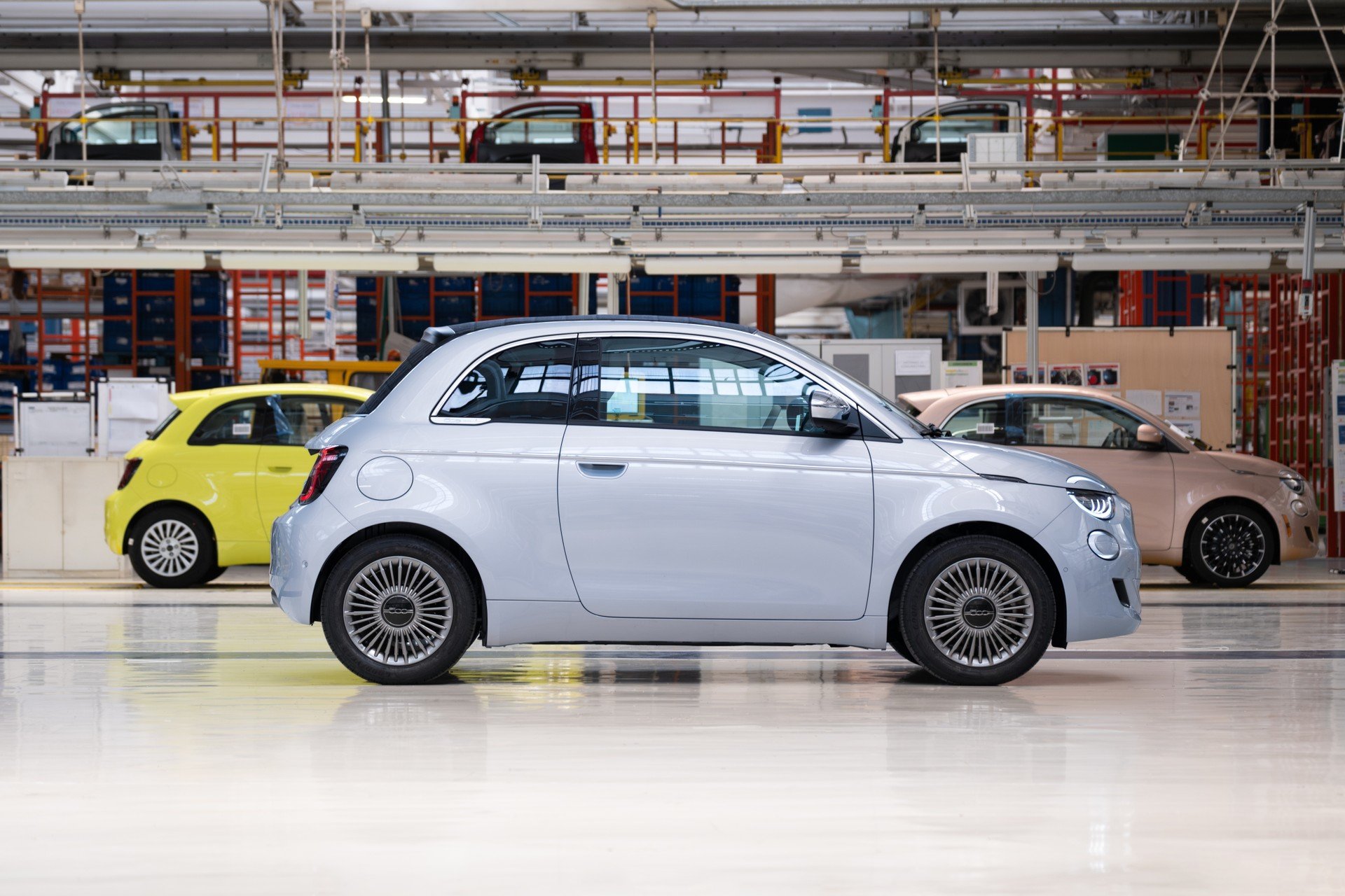 Mirafiori riparte, le speranze per il futuro sono tutte sulla nuova FIAT 500 ibrida