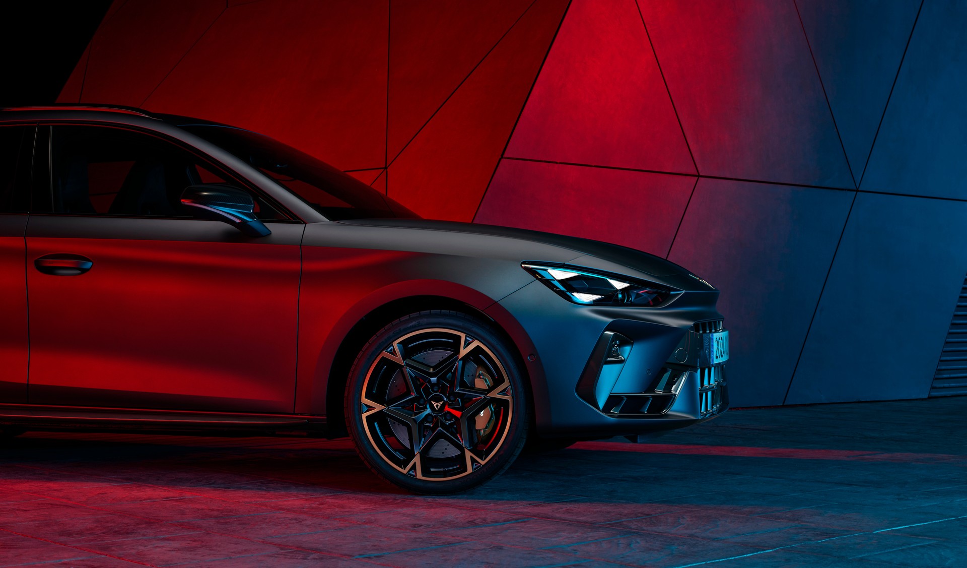 CUPRA Leon, il restyling arriva in Italia: aperti gli ordini. Ecco i prezzi