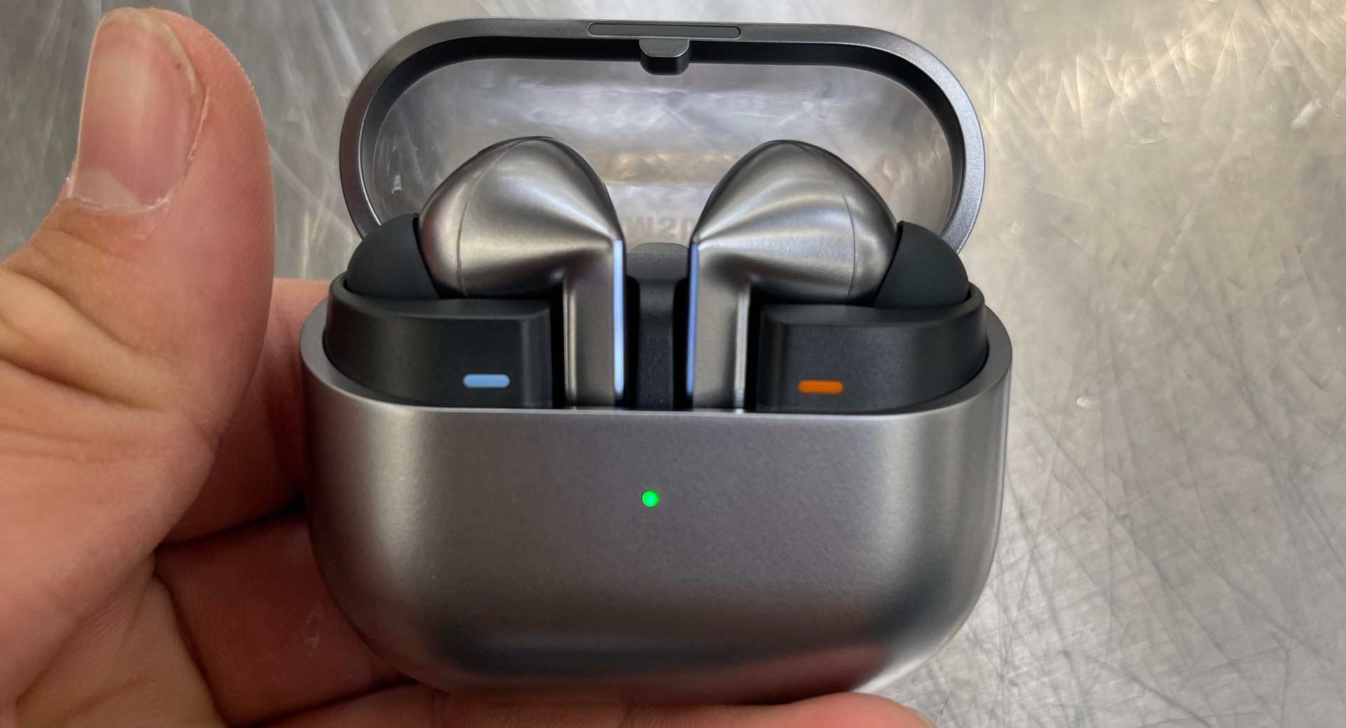 Samsung Galaxy Buds3 Pro già in vendita: prime impressioni di un redditor fortunato