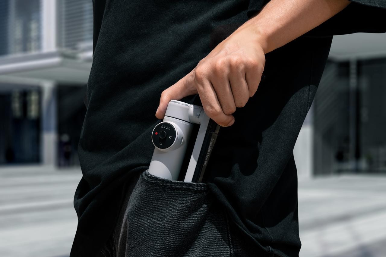 Insta360 Flow Pro è il nuovo stabilizzatore con tracciamento AI pensato per iPhone