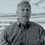 Più ricavi a rischio contenzioso: il motivo dietro l'addio di Phil Schiller al t