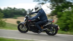Zero SR 2024, chi lo dice che le moto elettriche non sono divertenti? | Video