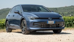 Volkswagen Golf 8 restyling (2024): prova su strada 1.5 eTSi da 115 cv  | Video