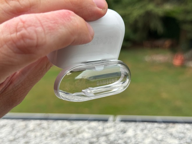 Anteprima: Galaxy Buds col "gancio": Samsung prepara nuovi auricolari per gli sportivi