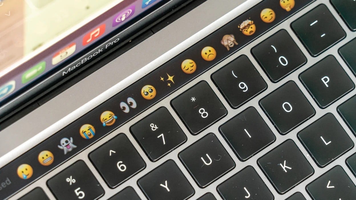 Apple insiste sul MacBook "tutto vetro" con tastiera virtuale | Brevetto