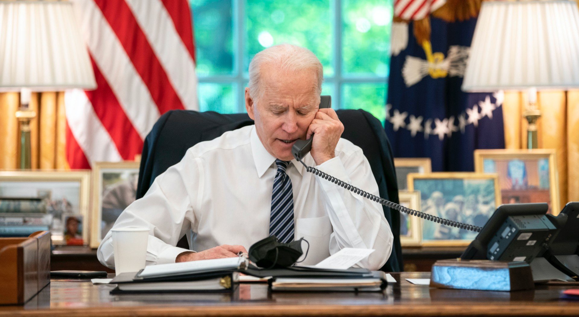 Biden mette al bando i veicoli con tecnologie cinesi e russe: è ufficiale