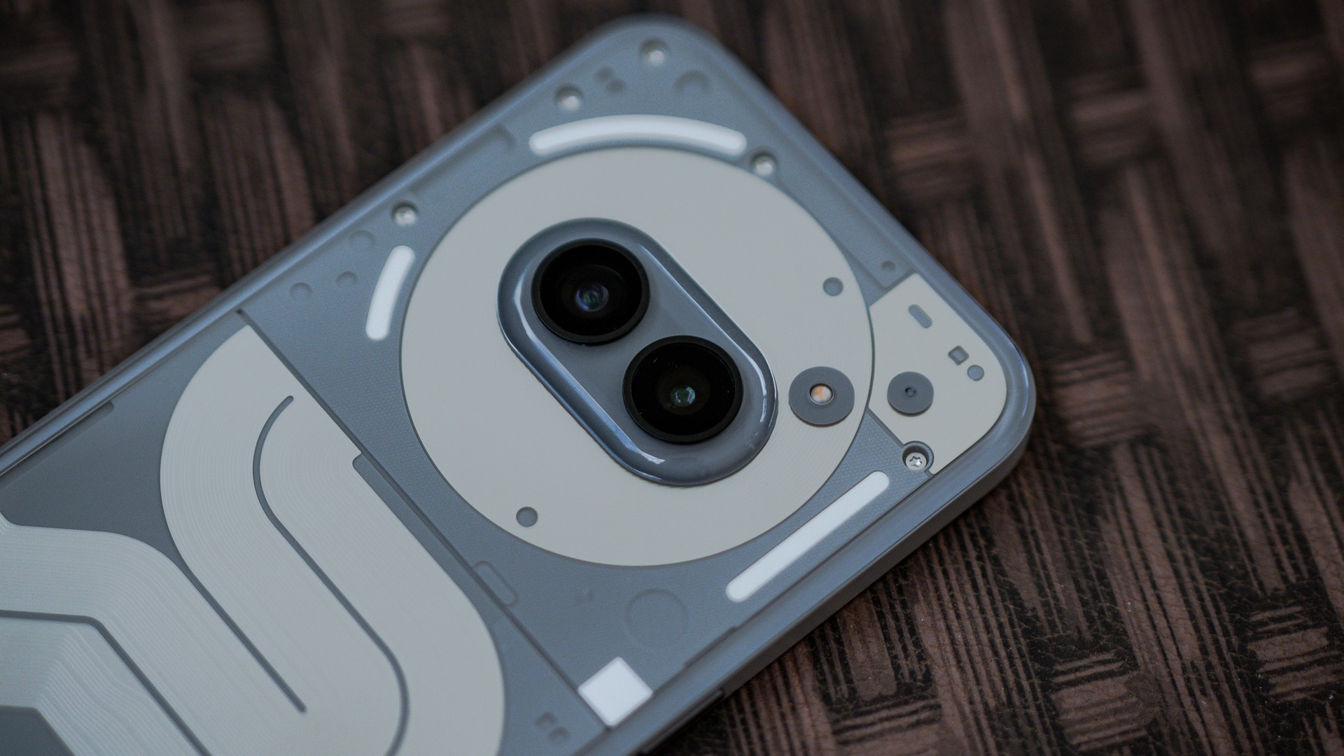 Le cover di Nothing Phone (2a) cambiano le carte in tavola