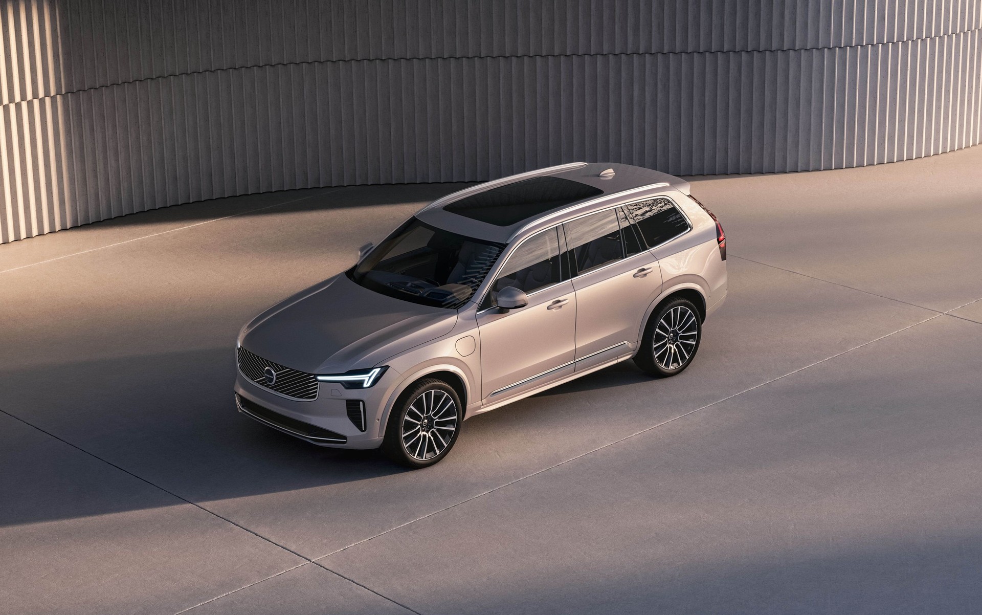 Volvo XC90 si rinnova, ecco come cambia con il restyling