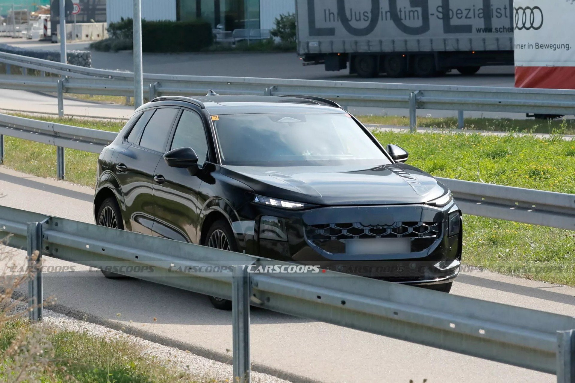 Nuova Audi Q3 2025 sarà una delle ultime auto a benzina del marchio