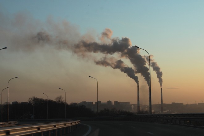 Copertina: Emissioni di gas serra: nellUE diminuiscono, ma senza decrescita economica