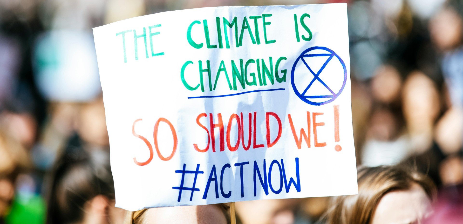 Blair e la crisi climatica, adozione di soluzioni pratiche per un futuro resiliente