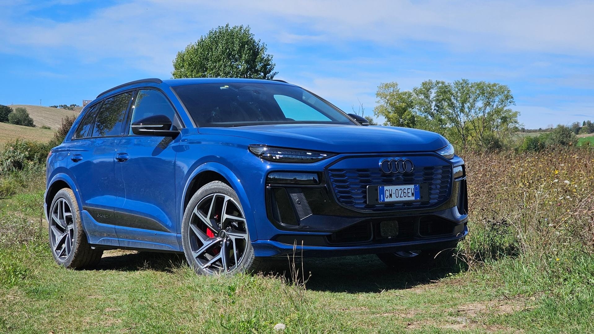 Prova Audi Q6 e-tron: il SUV elettrico pronto a tutto | Video