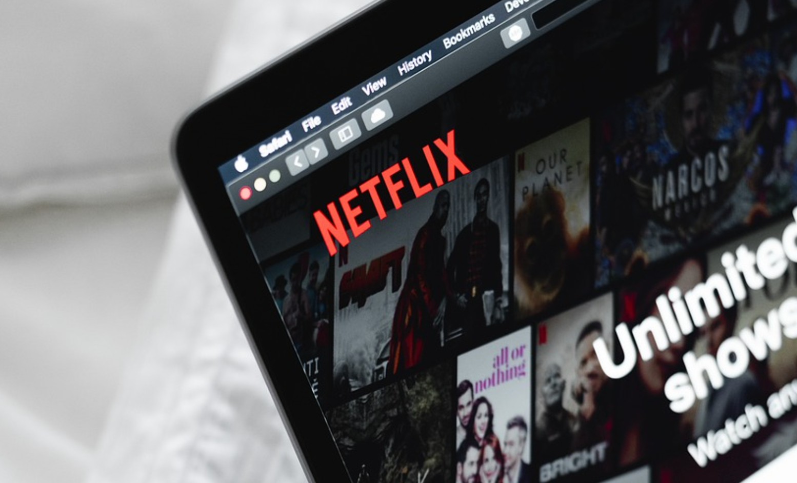 Netflix aumenta i prezzi in Italia: il piano Premium arriva a 20 euro ...