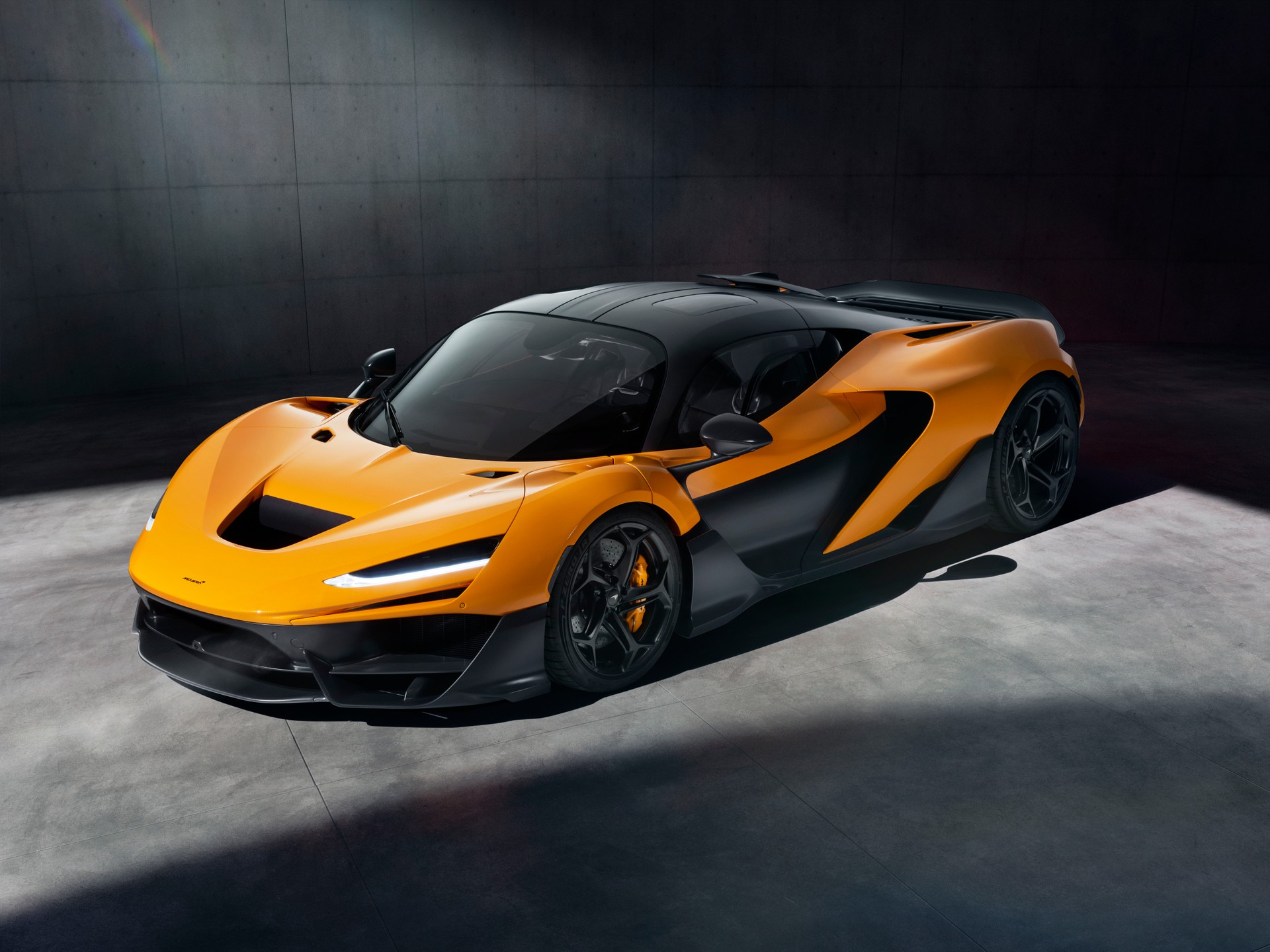 McLaren W1, quasi 1.300 CV e tecnologia da Formula 1 per la nuova supercar