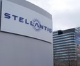 Stellantis presenta il piano per l'Italia: piattaforma STLA Small a Pomigliano