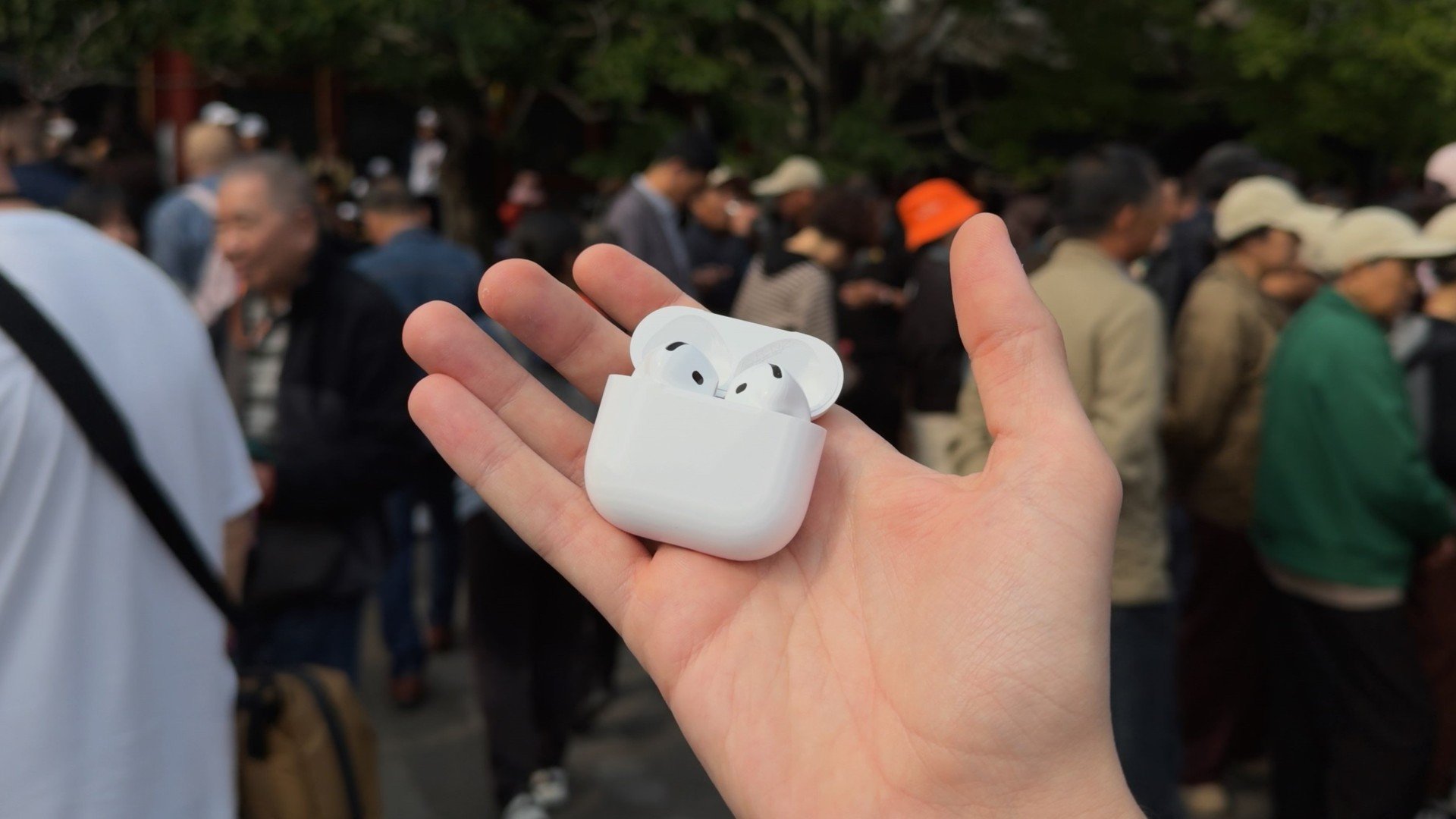 Apple, ecco le istruzioni per aggiornare manualmente il firmware degli AirPods