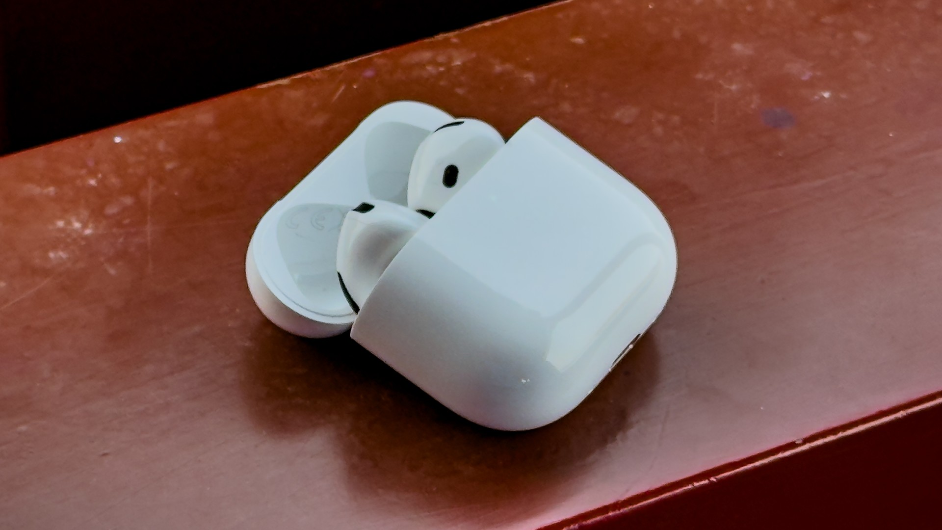 Recensione AirPods 4 con ANC: microfoni eccellenti, chiamate al TOP e comodissime!