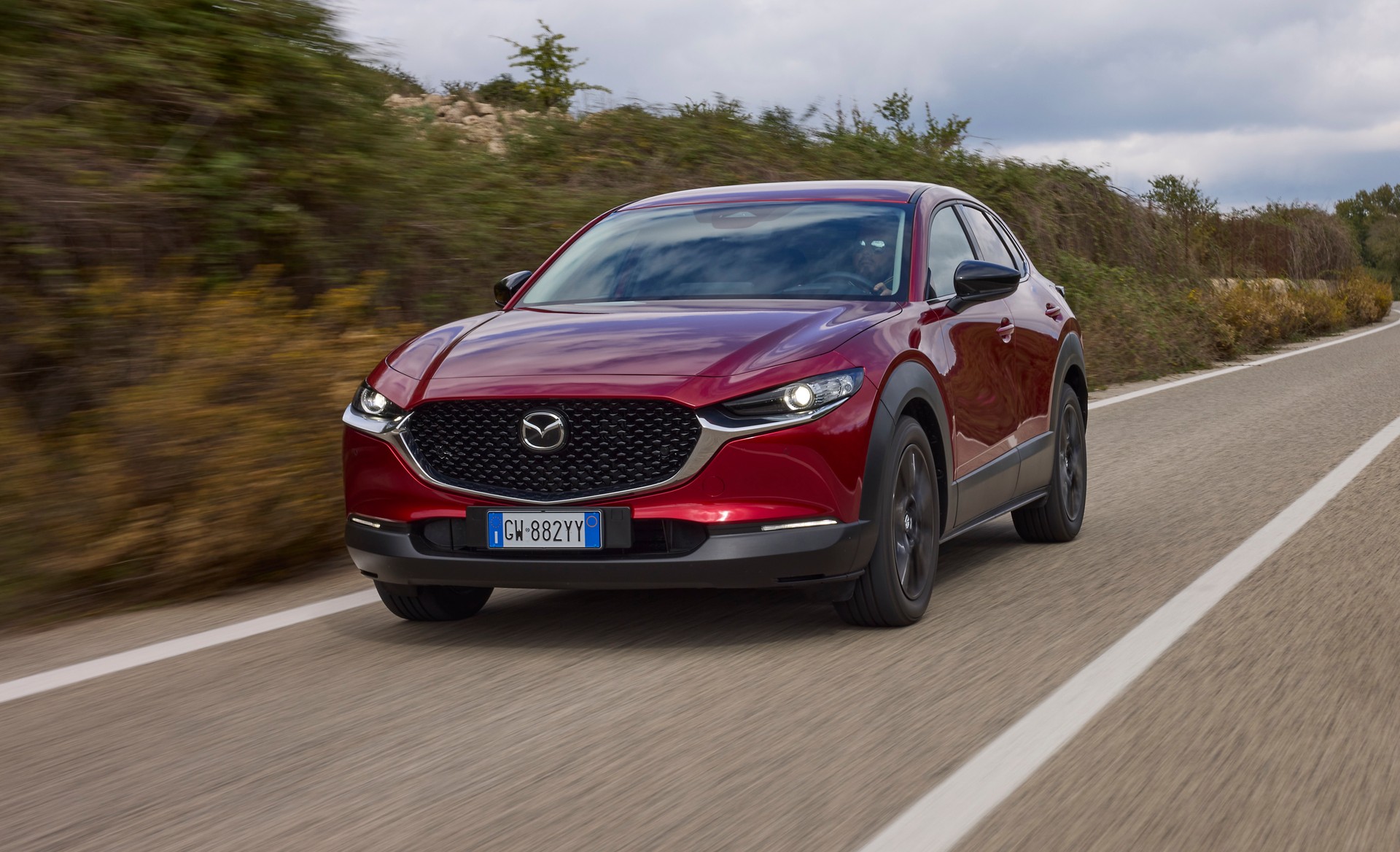 Mazda CX-30 2025, prima prova con il motore e-Skyactiv G da 140 CV | Video